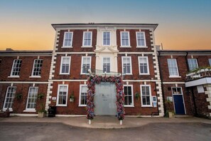 Front of property - Park Hall Hotel and Spa Wolverhampton (Wolverhampton)