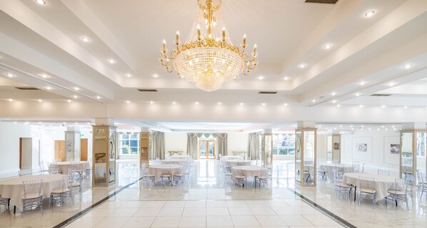 Banquet hall - Park Hall Hotel and Spa Wolverhampton (Wolverhampton)
