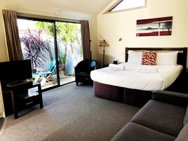 Decoración personalizada, muebles diferentes y escritorio 