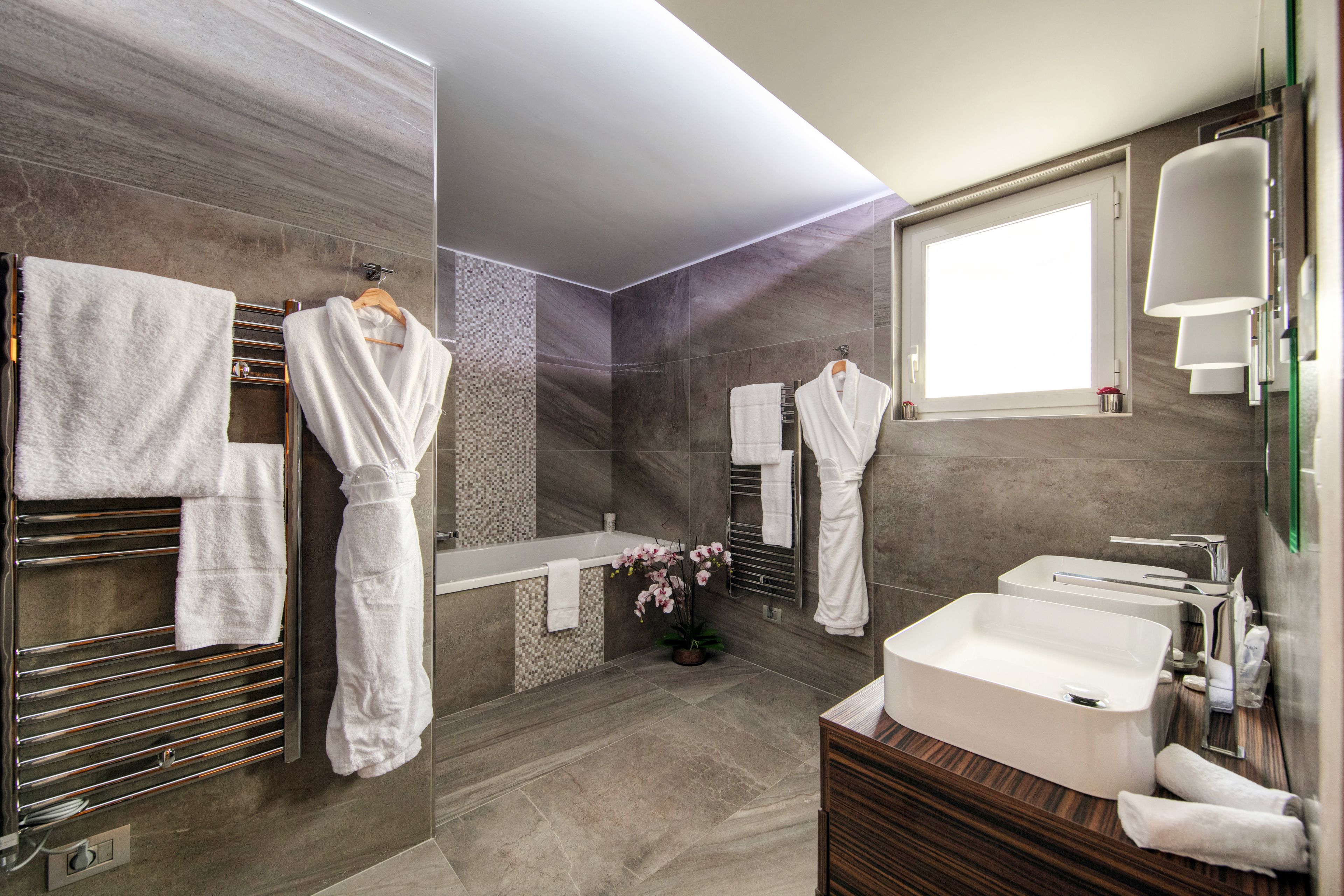 deluxe room, balcony (or terrace) | 1 bedroom, in-room safe, individually decorated, individually furnished