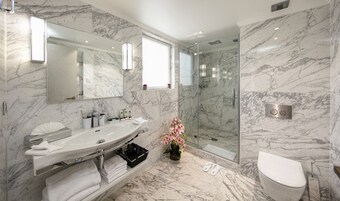 Deluxe Room, Balcony (or Terrace) | Bathroom | Eco-friendly toiletries, hair dryer, towels