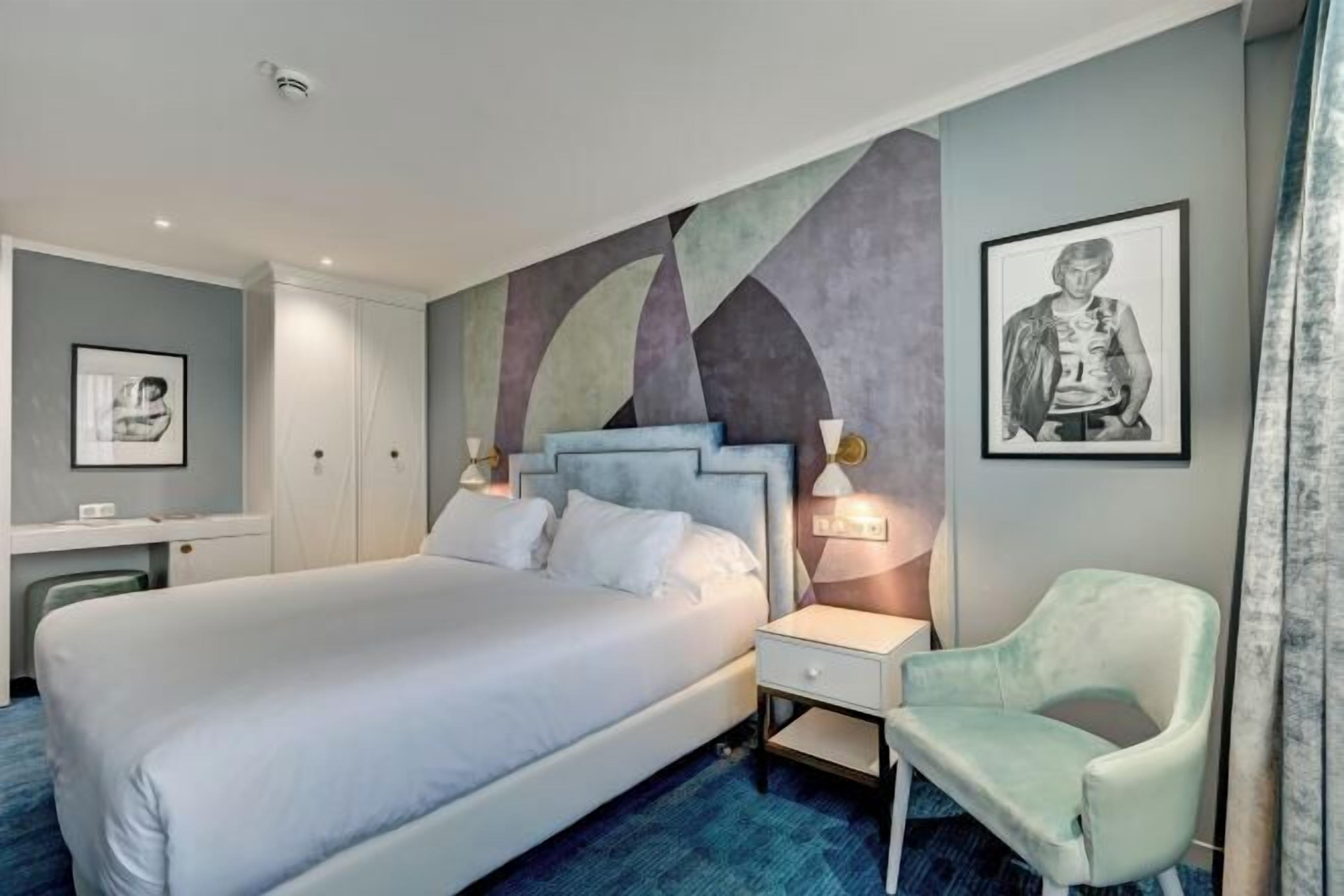 Minibar, coffres-forts dans les chambres, décoration personnalisée