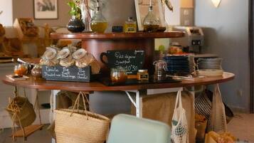 Petit déjeuner buffet servi tous les jours en supplément