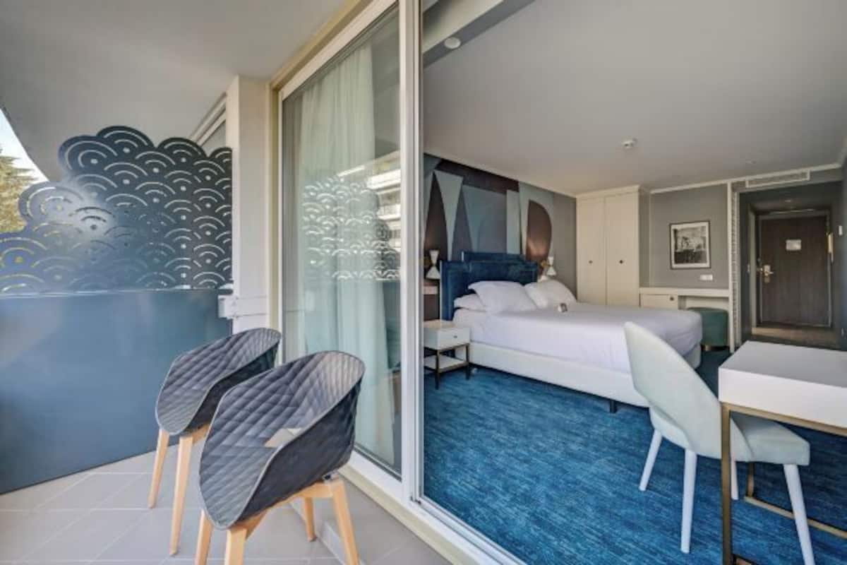 Minibar, in-room safe, individually decorated, individually furnished
