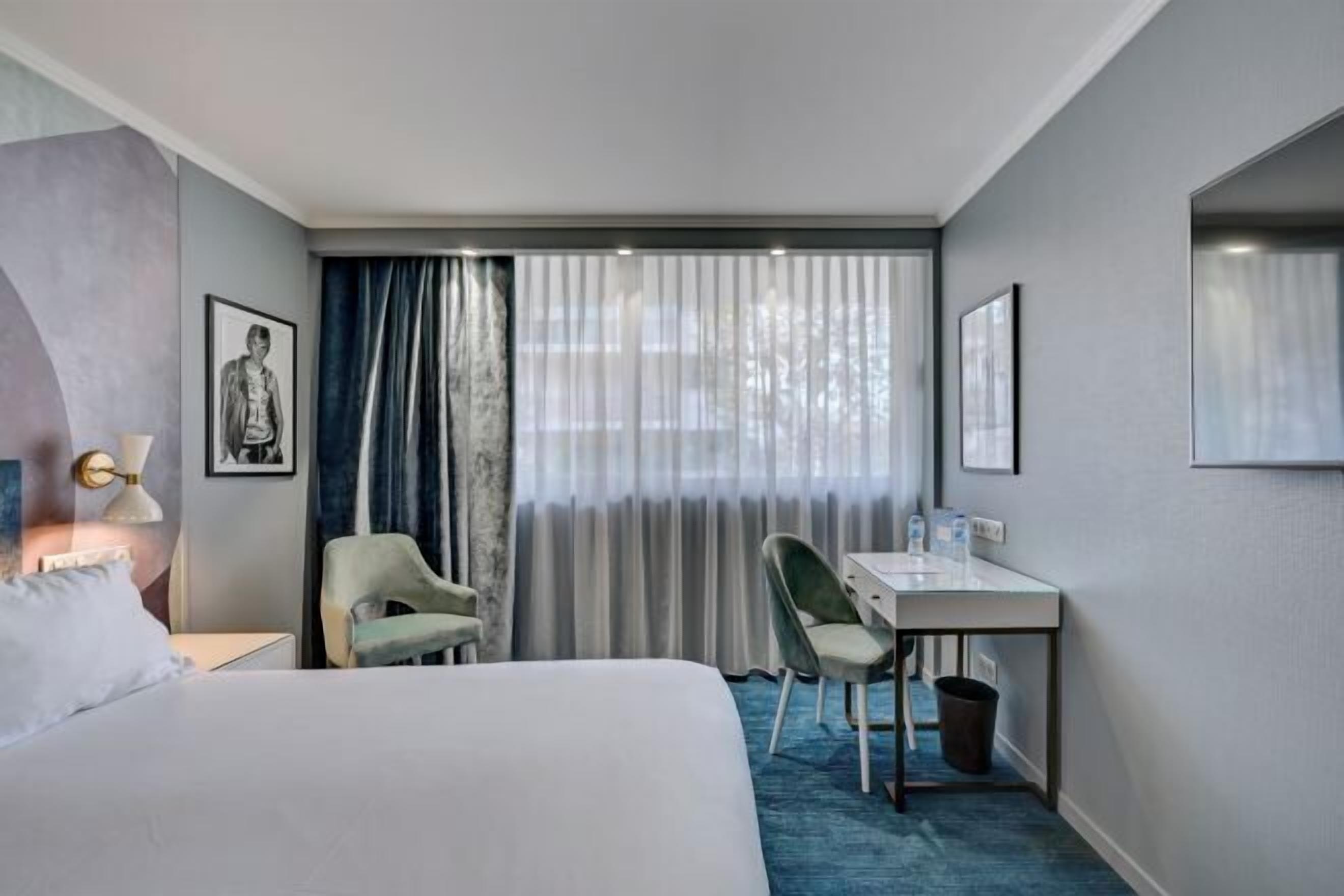 Minibar, coffres-forts dans les chambres, décoration personnalisée