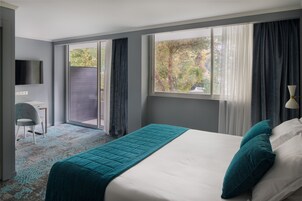 Comfort-huone, parveke | Minibaari, tallelokero huoneessa, yksilöllisesti sisustettu