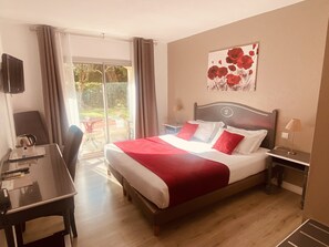 Superior Double Room | Premium bedding, in-room safe, desk, laptop workspace - Le Floréal (Vence)