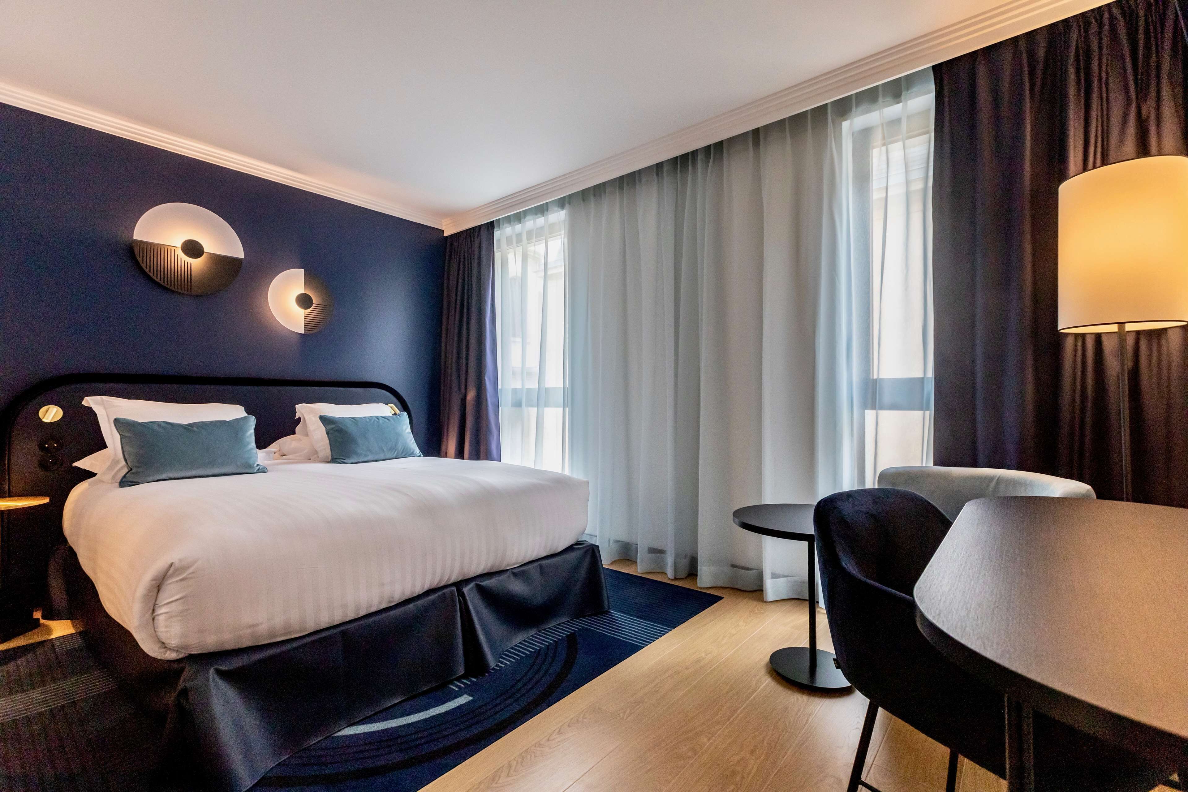 superior room, 1 queen bed, non smoking | 1 bedroom, minibar, in-room safe, desk