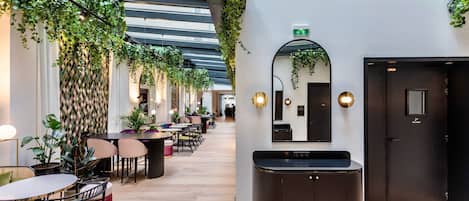 Daily buffet breakfast (EUR 19.50 per person)