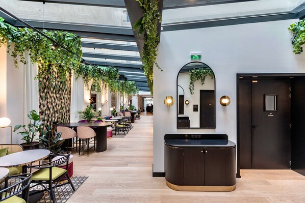 Daily buffet breakfast (EUR 19.50 per person)