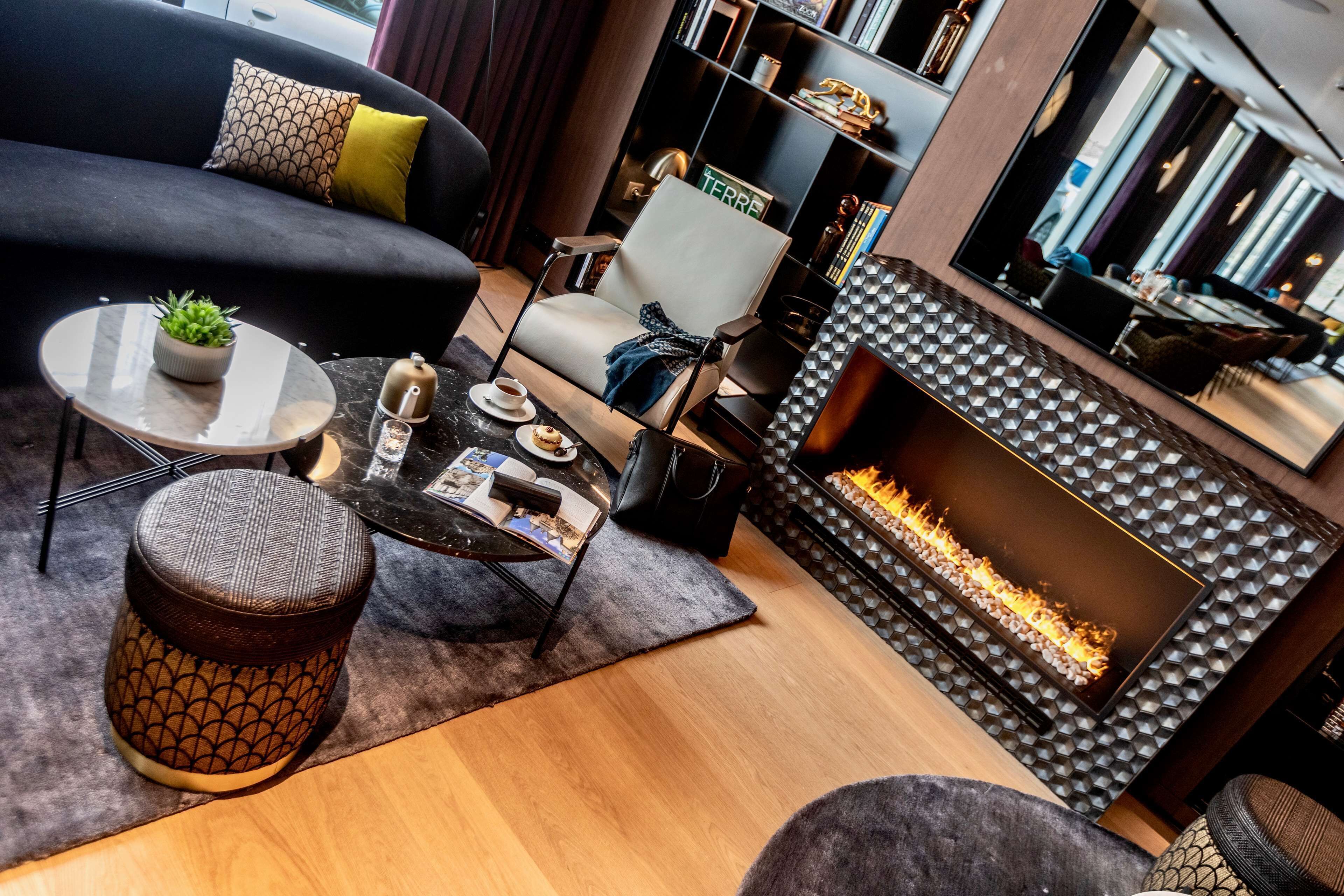 Bar (trong khuôn viên)