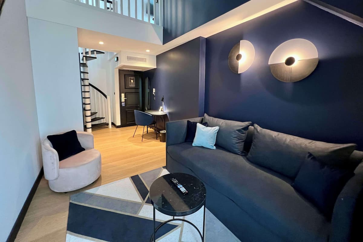 Junior Suite, 1 King Bed, Non Smoking (with Sofabed)