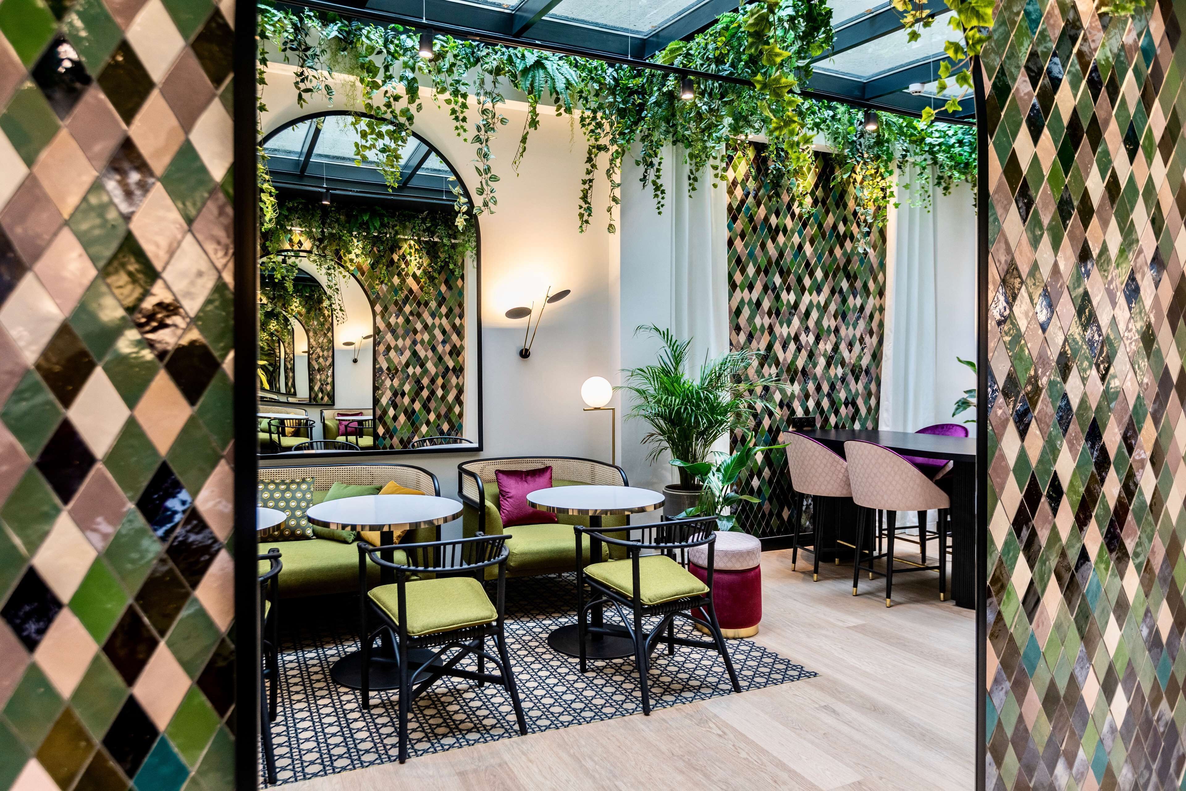 Daily buffet breakfast (EUR 19.50 per person)