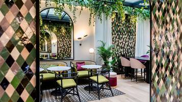 Daily buffet breakfast (EUR 19.50 per person)