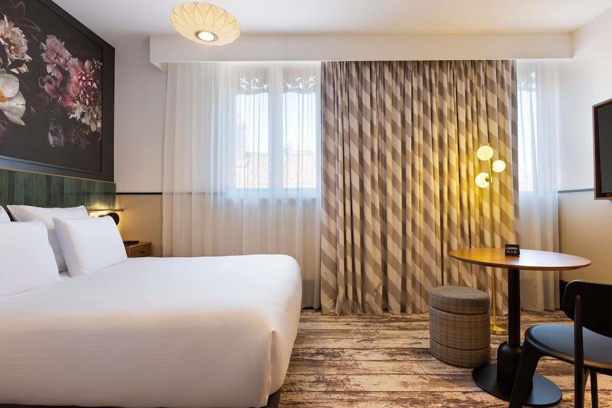 Classic Room, 1 Double Bed | Premium bedding, pillowtop beds, in-room safe, desk