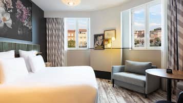 Superior-Zimmer, 1 Doppelbett und Schlafsofa | Hochwertige Bettwaren, Pillowtop-Betten, Zimmersafe, Schreibtisch