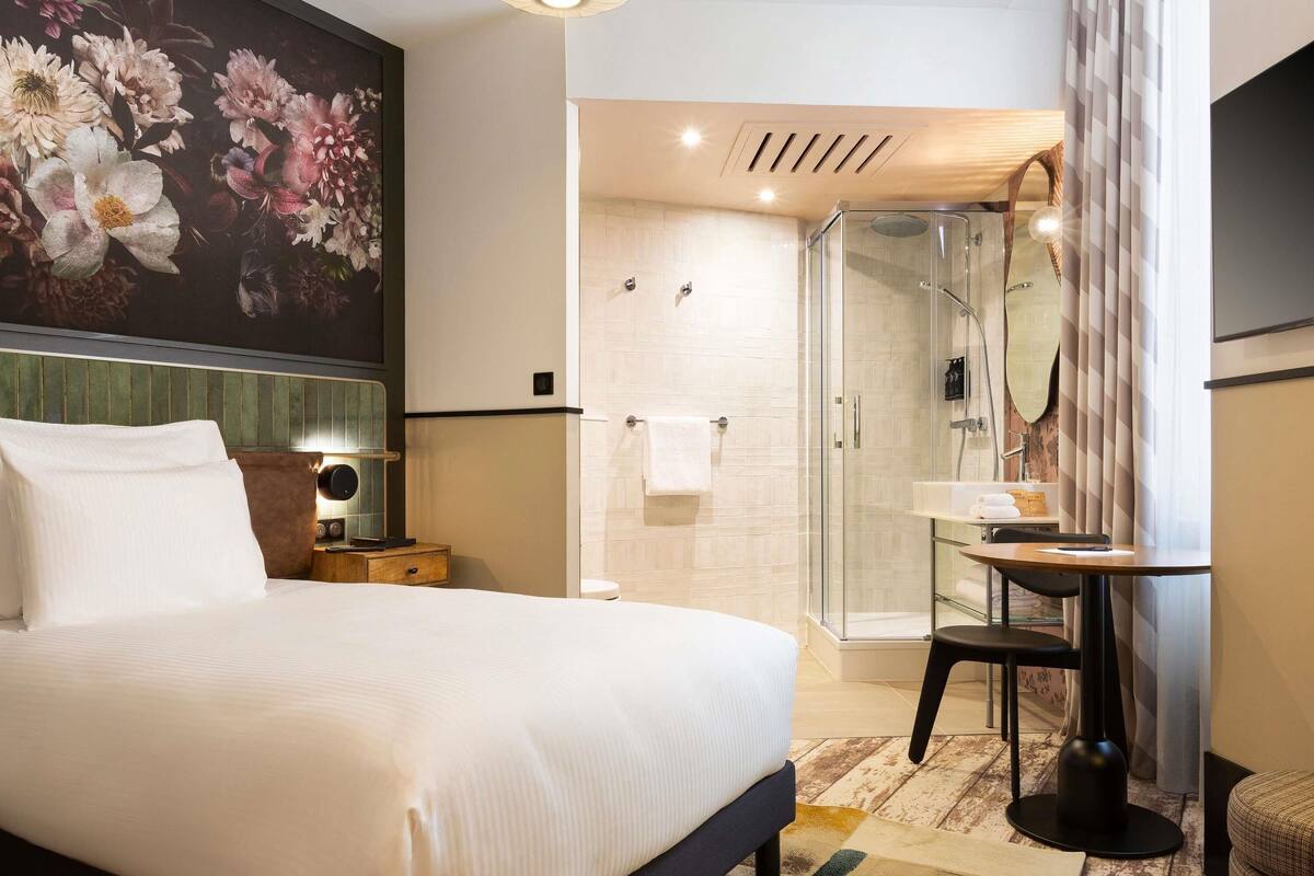 ห้องคลาสสิก, เตียงเดี่ยว 1 เตียง | เครื่องนอนระดับพรีเมียม, เตียงพร้อมฟูกเสริมที่นอน, ตู้นิรภัยในห้องพัก
