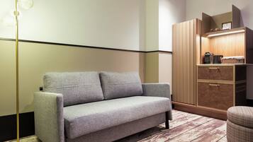 Premium bedding, pillowtop beds, in-room safe, desk