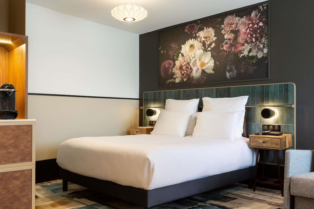 Familiekamer, meerdere bedden, uitzicht op stad | Luxe beddengoed, pillowtop-bedden, een kluis op de kamer, een bureau