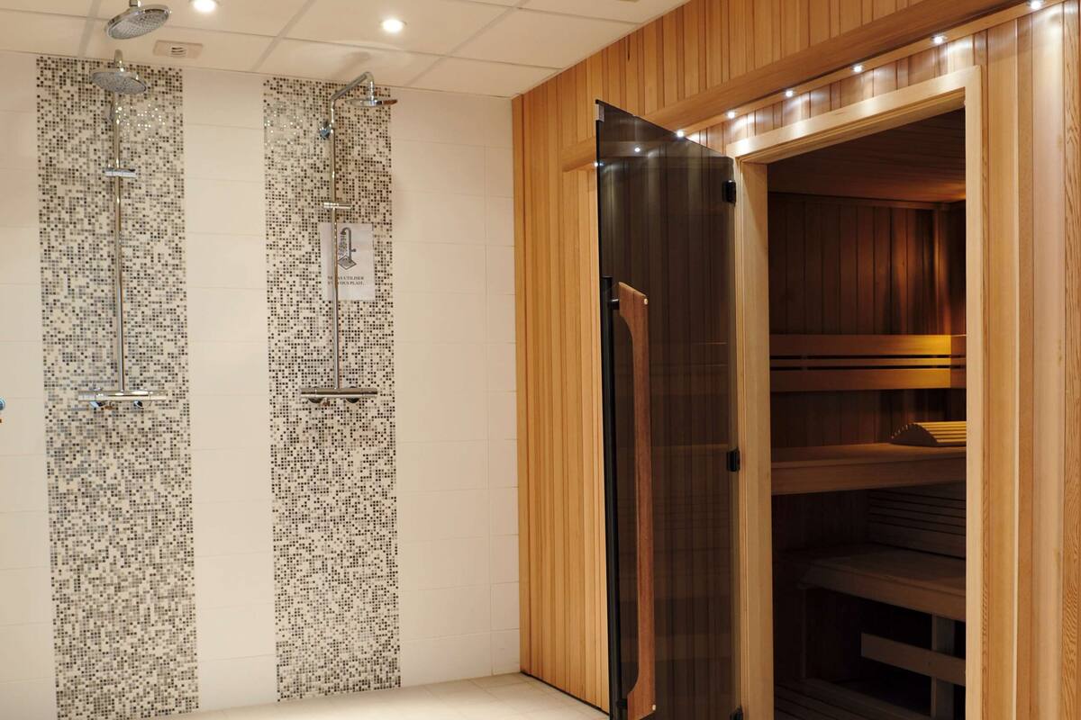 turkish bath/hammam, body treatments, facials
