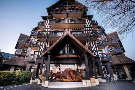 Extérieur. Best Western Plus Hostellerie du Vallon