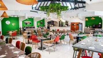 Breakfast, lunch, dinner served; international cuisine