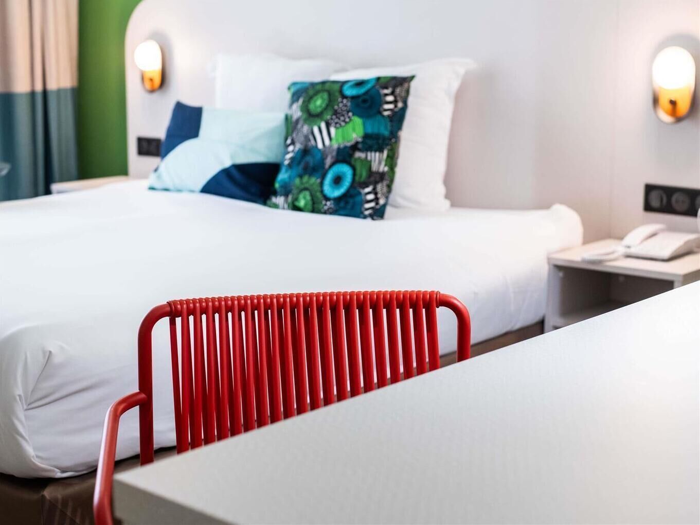 Minibar, cunas gratuitas, camas plegables/adicionales y wifi gratis 