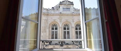 Chambre Confort, 1 grand lit, non-fumeur (Larger Room) | Vue de la chambre