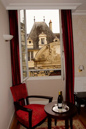 Superior Double Room | Pillowtop beds, minibar, in-room safe, desk - Best Western Plus Hotel D'Angleterre (Bourges)