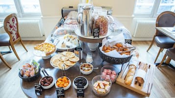 Petit déjeuner buffet servi tous les jours en supplément