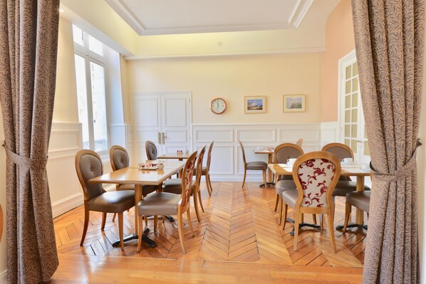 Daily buffet breakfast (EUR 17 per person)