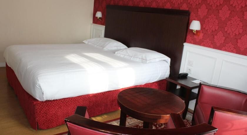 Pillowtop beds, minibar, in-room safe, desk