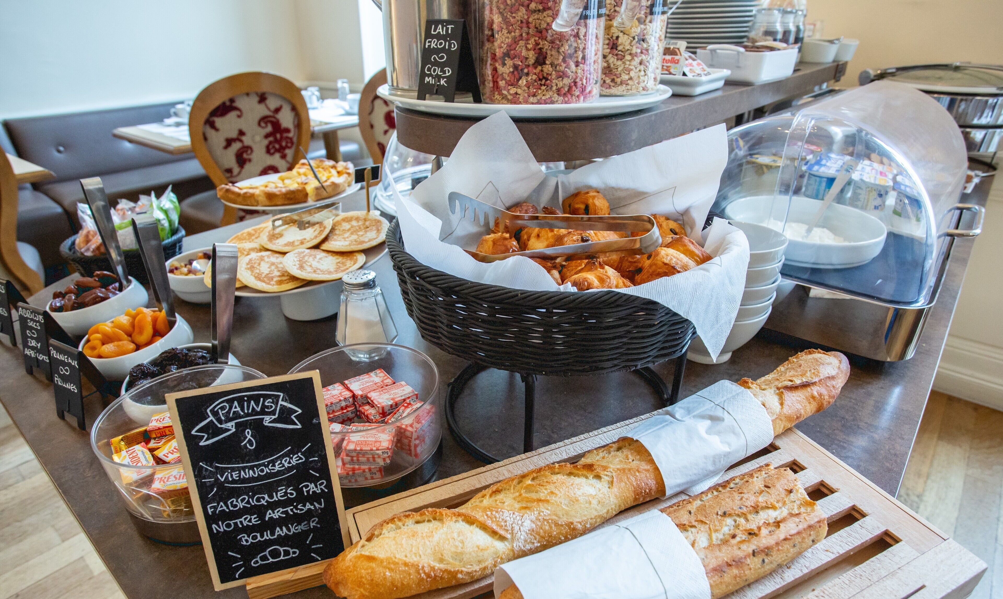 Daily buffet breakfast (EUR 17 per person)