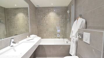 Superior Room, 1 King Bed, Non Smoking | Bathroom | Free toiletries, hair dryer, towels