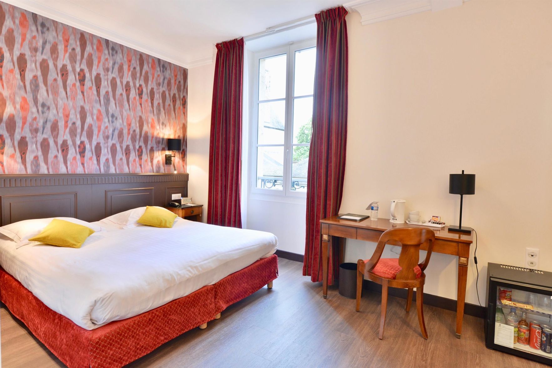 Pillowtop beds, minibar, in-room safe, desk