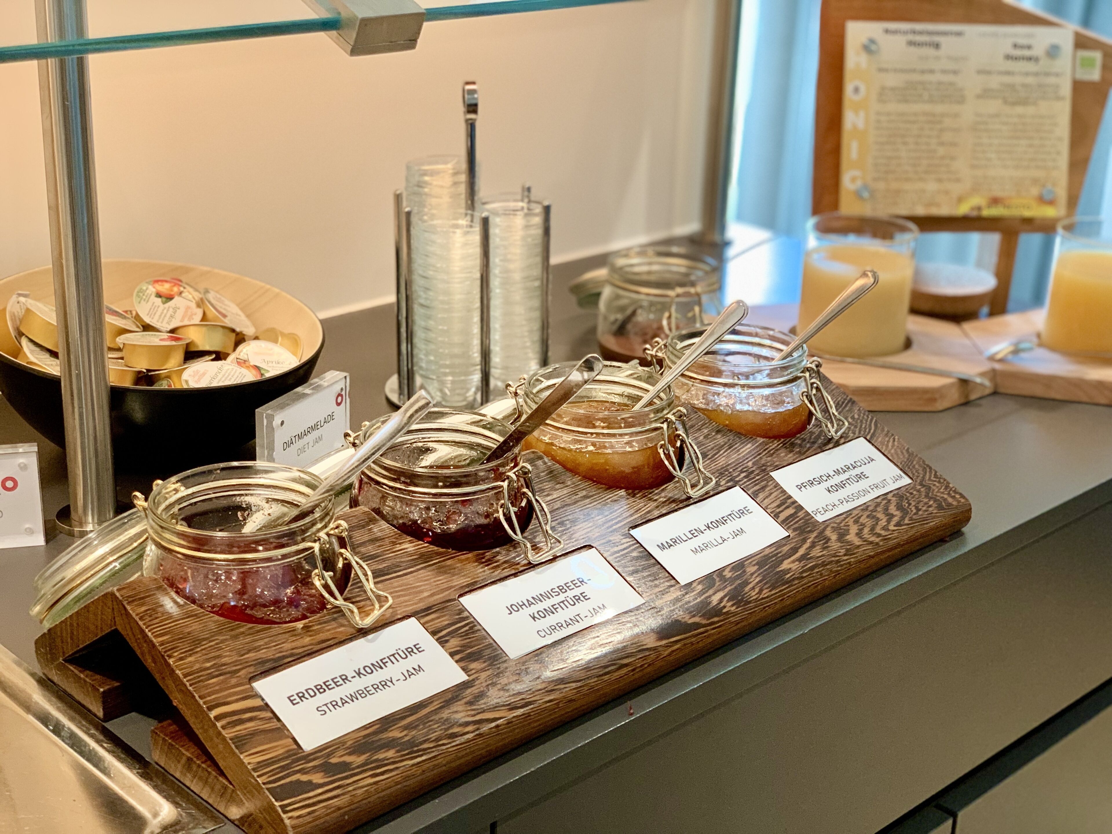 Tägliches Frühstücksbuffet gegen Gebühr