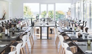 Daily buffet breakfast (EUR 19.50 per person)