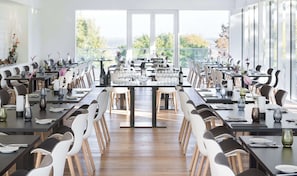 Daily buffet breakfast (EUR 19.50 per person)