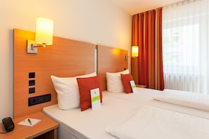 Standard Double Room | Hypo-allergenic bedding, minibar, in-room safe, desk