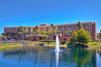 Hotel exterior and entrance at Comfort Inn & Suites Kissimmee by the Parks