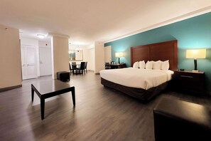 Suite, 1 King Bed with Sofa bed, Non Smoking - Comfort Inn & Suites Kissimmee by the Parks (Kissimmee)