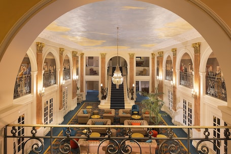 Bar en el lobby. Oceania L'Univers Tours