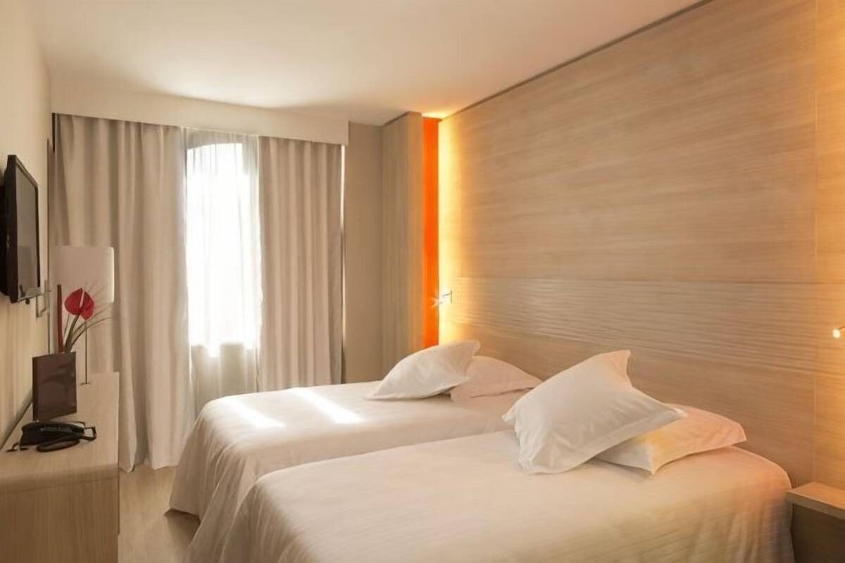 Premium bedding, in-room safe, desk, soundproofing