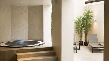 Bain à remous intérieur