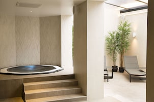 Bañera de hidromasaje interior