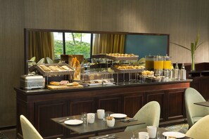 Frokostbuffé hver dag (EUR 22 per person)