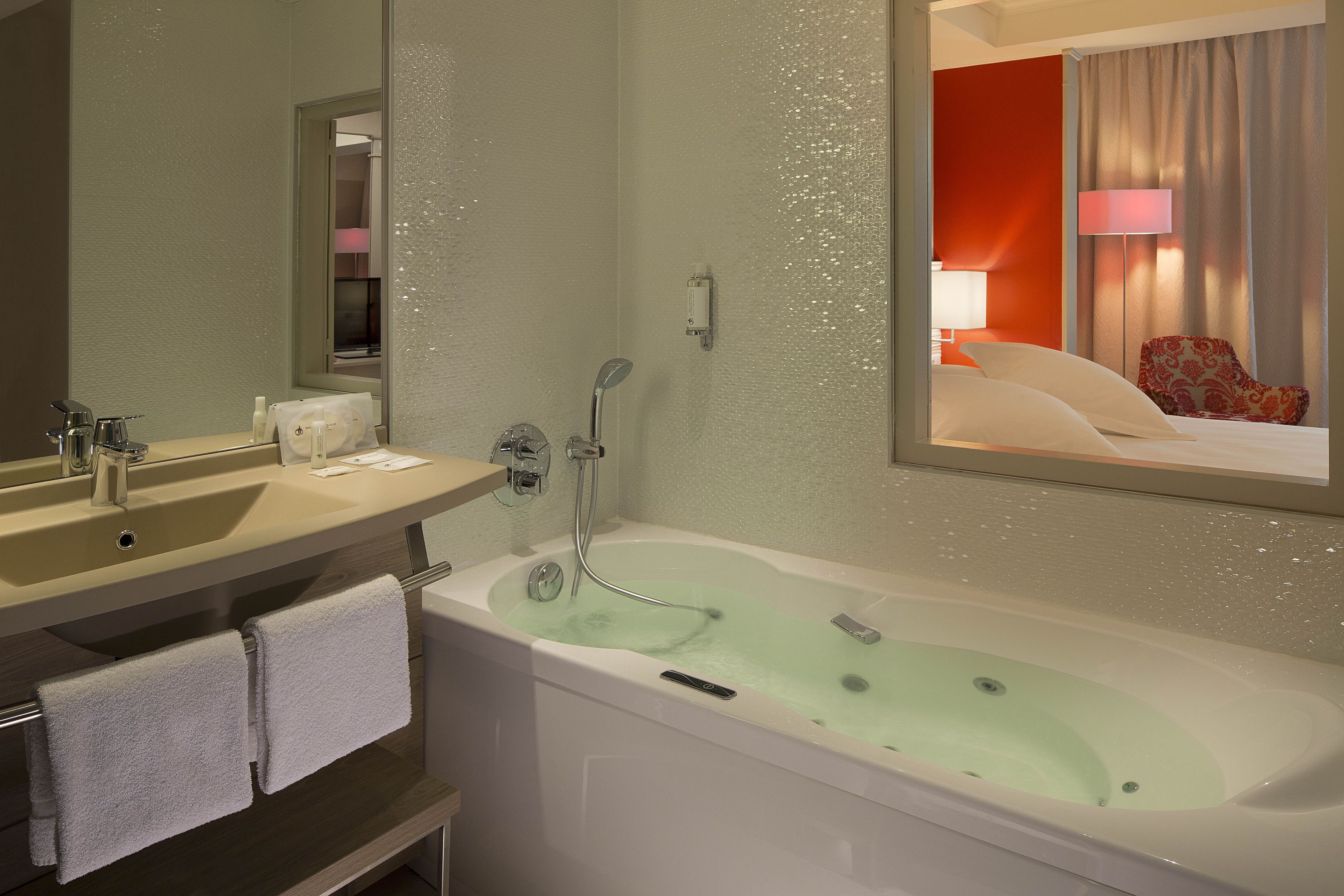 standard suite | 1 bedroom, premium bedding, in-room safe, desk