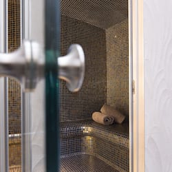 Couples treatment room(s), body treatments, body scrubs, facials