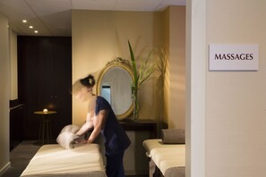 Couples treatment room(s), body treatments, body scrubs, facials