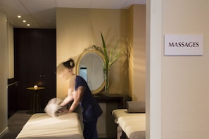 Couples treatment room(s), body treatments, body scrubs, facials